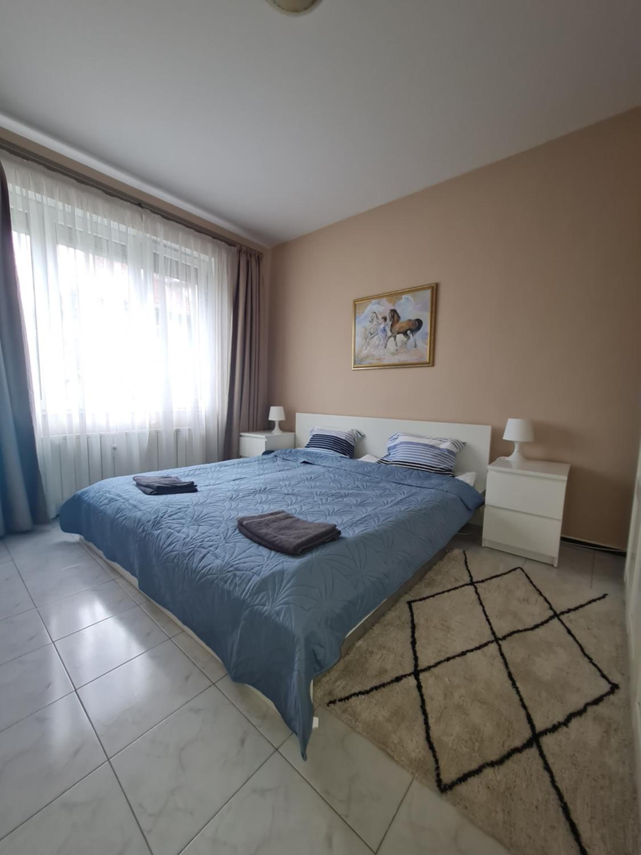 Raya Maisonette, Ideal Center