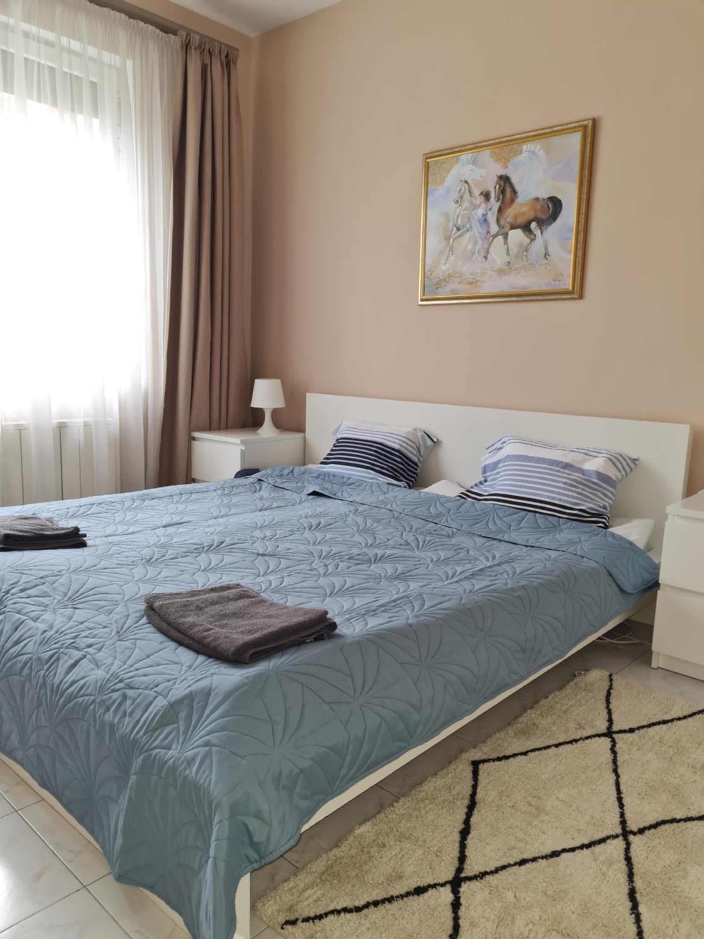 Raya Maisonette, Ideal Center