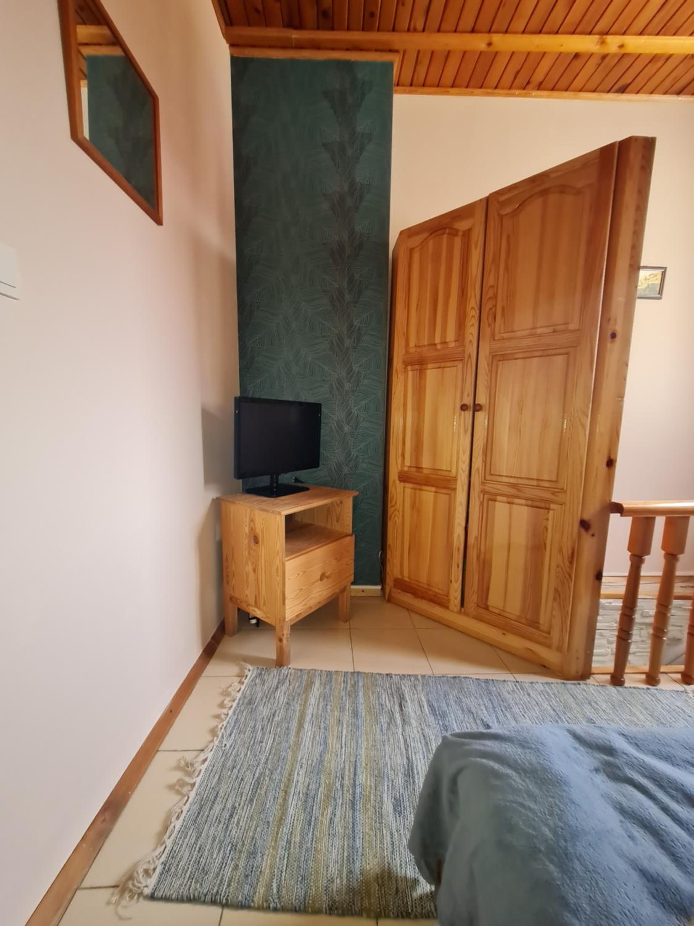 Raya Maisonette, Ideal Center