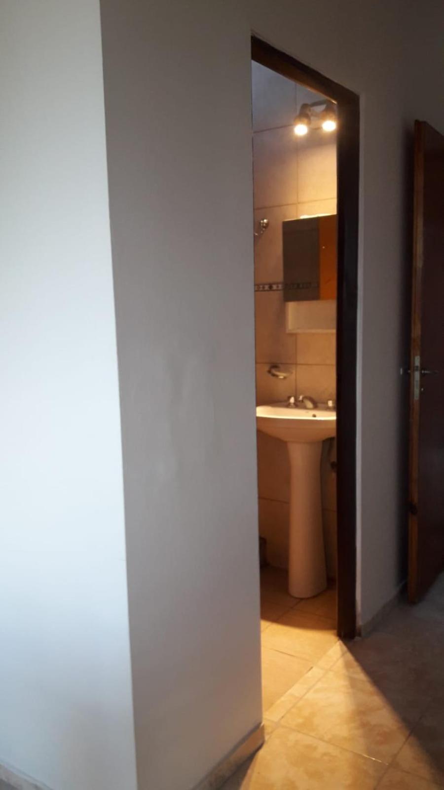 DEPARTAMENTO CÉNTRICO - A DOS CUADRAS DE TERMINAL - Zona residencial