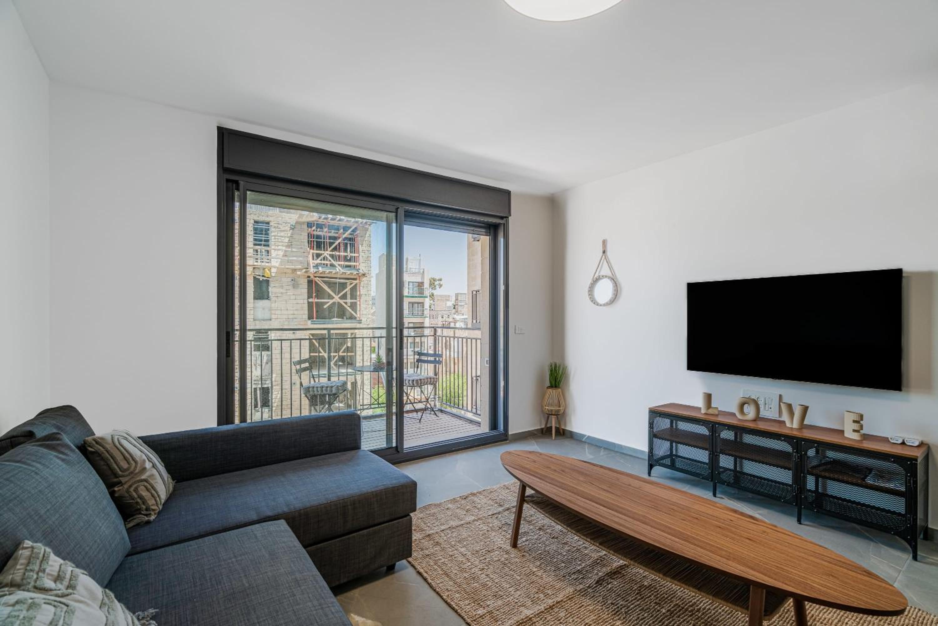 Cozy 1BR in Agripas Jerusalem By Holiday Rentals view 2