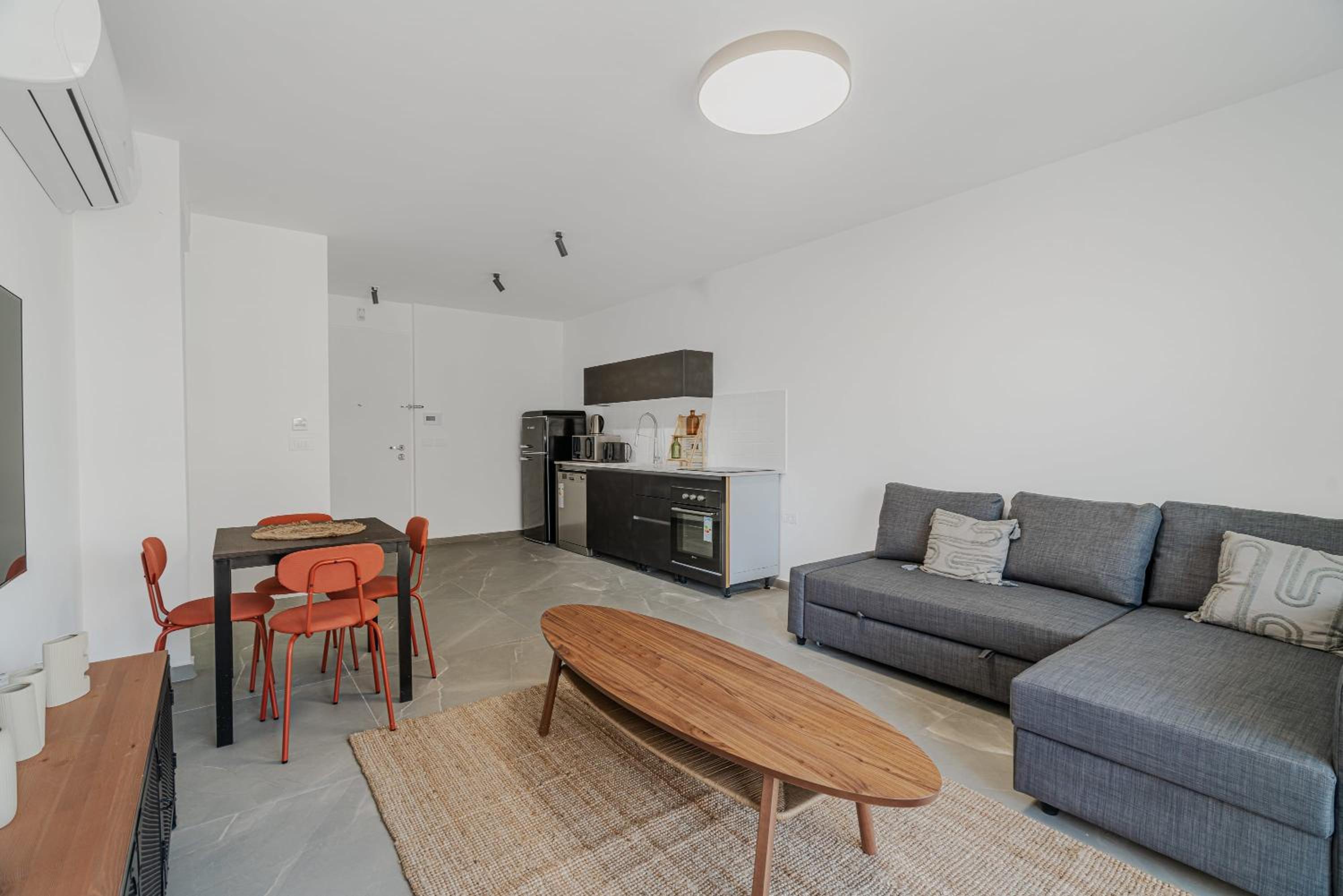 Cozy 1BR in Agripas Jerusalem By Holiday Rentals view 3