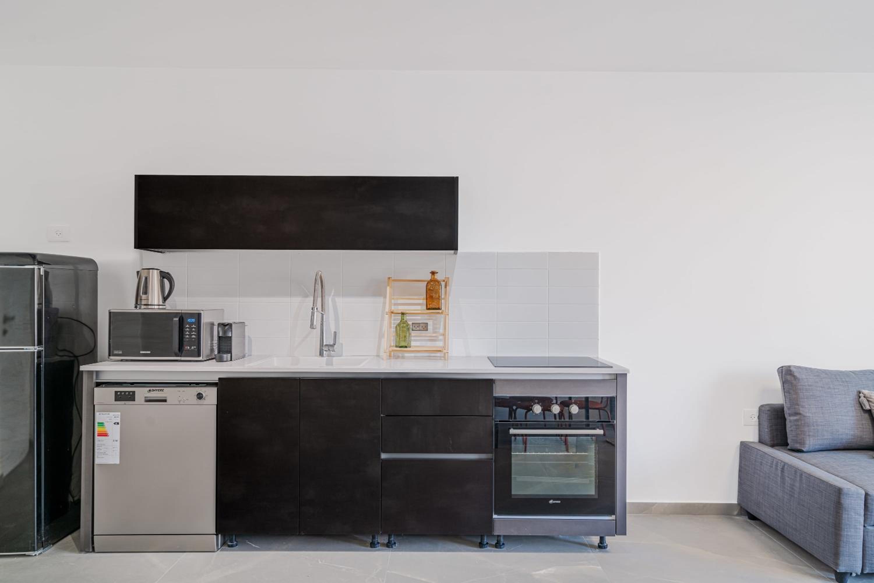 Cozy 1BR in Agripas Jerusalem By Holiday Rentals view 5