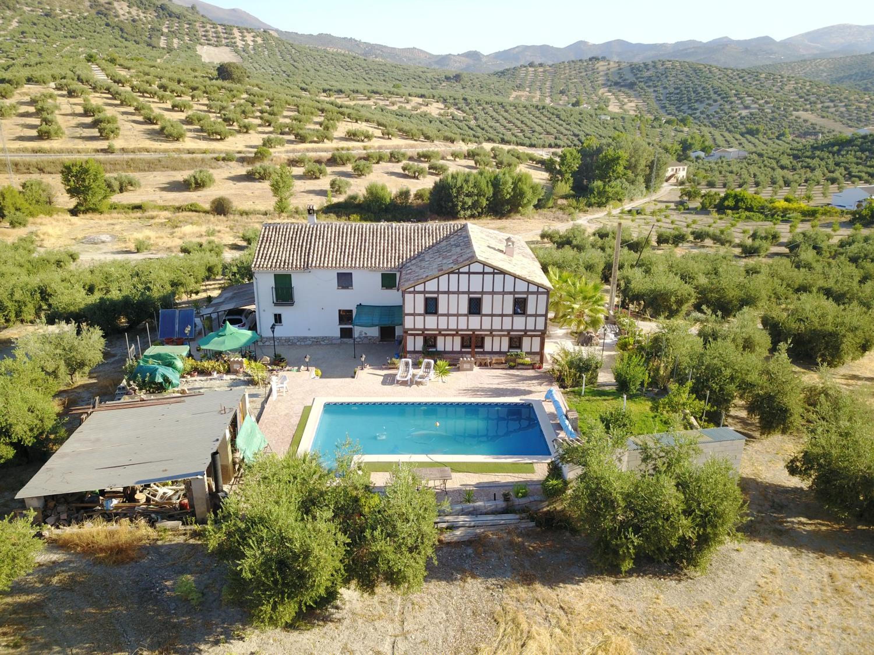 Las Marrojas, secluded Tudor country cottage