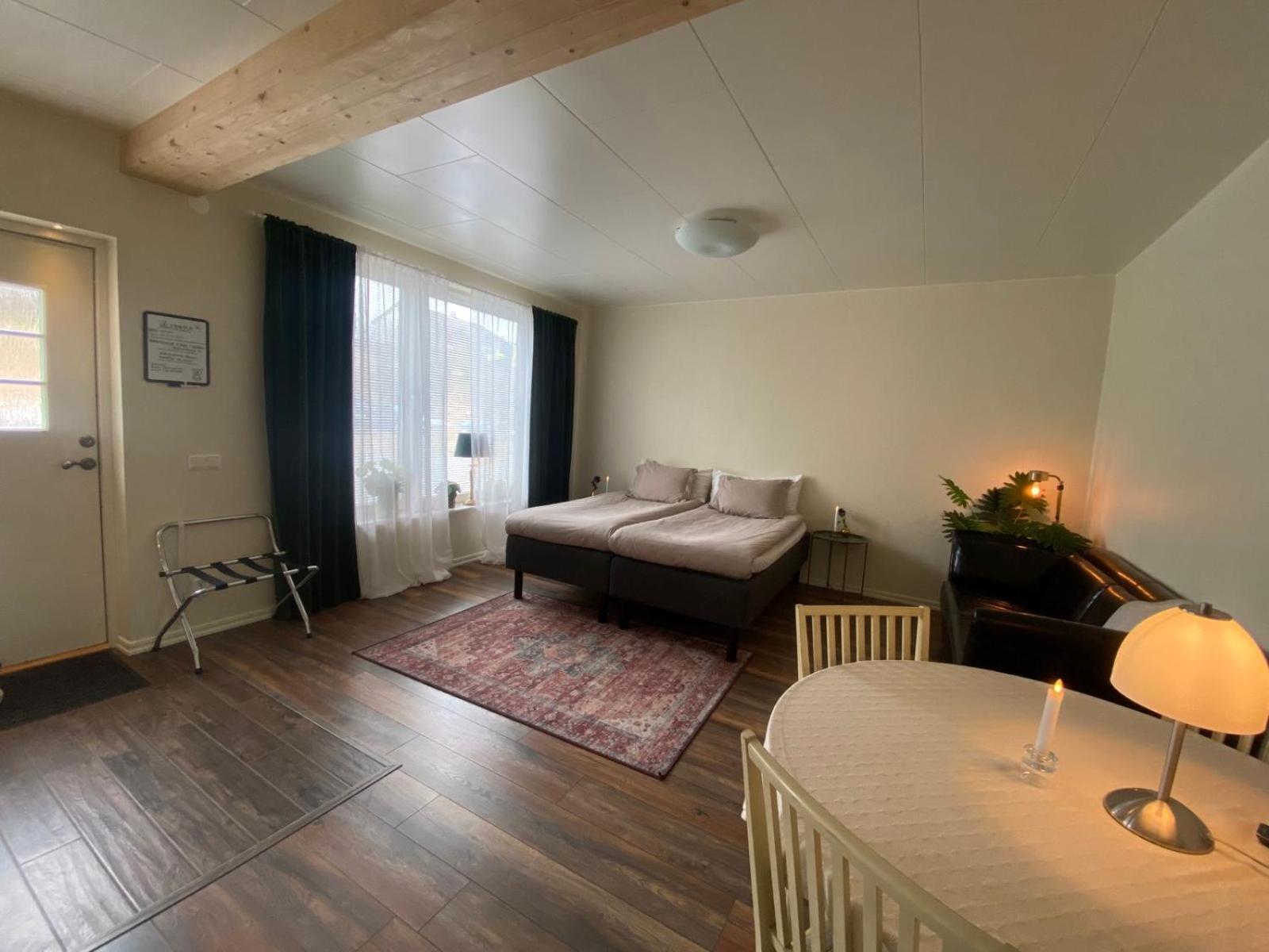 Cozy modern studio apartment stay view 3