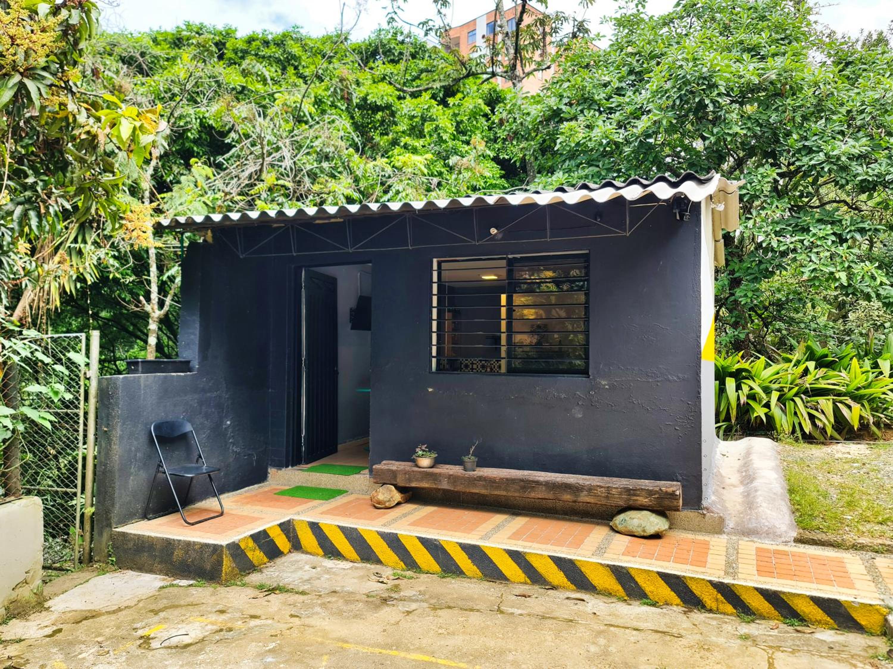 Central House in El Poblado surrounded by nature