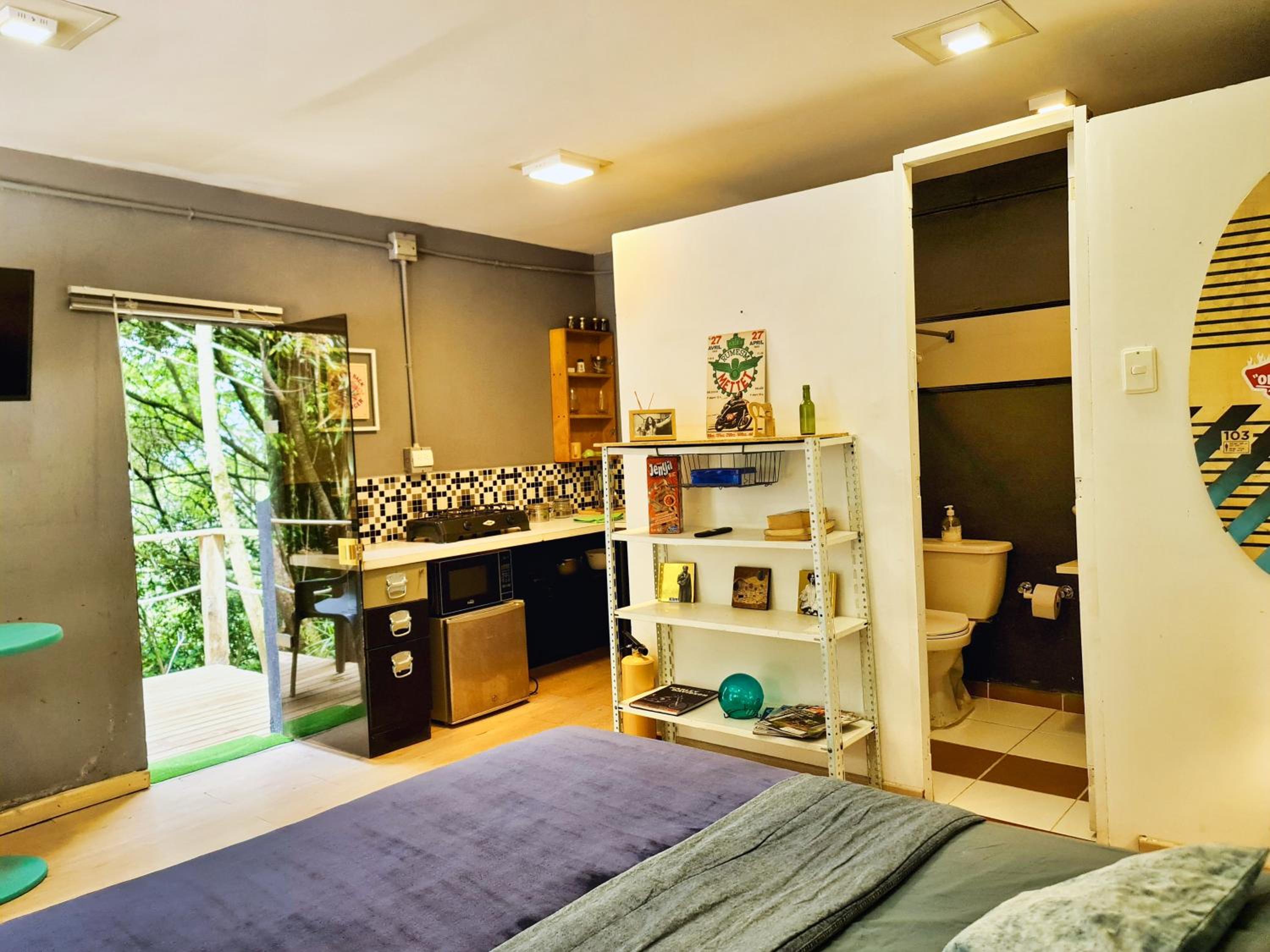 Central House in El Poblado surrounded by nature