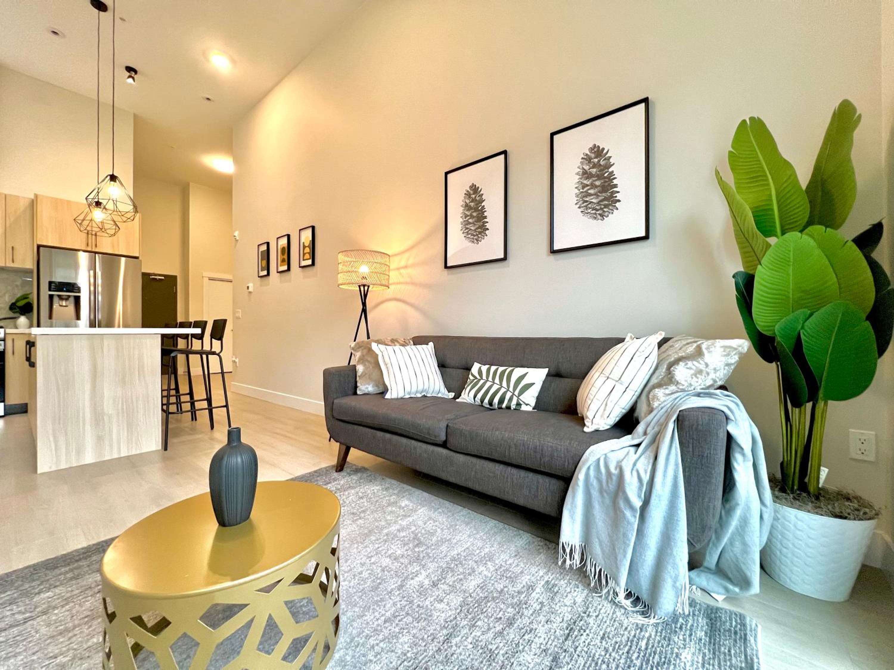 Modern Ground Level 3 bed 2 bath Condo with Free Parking