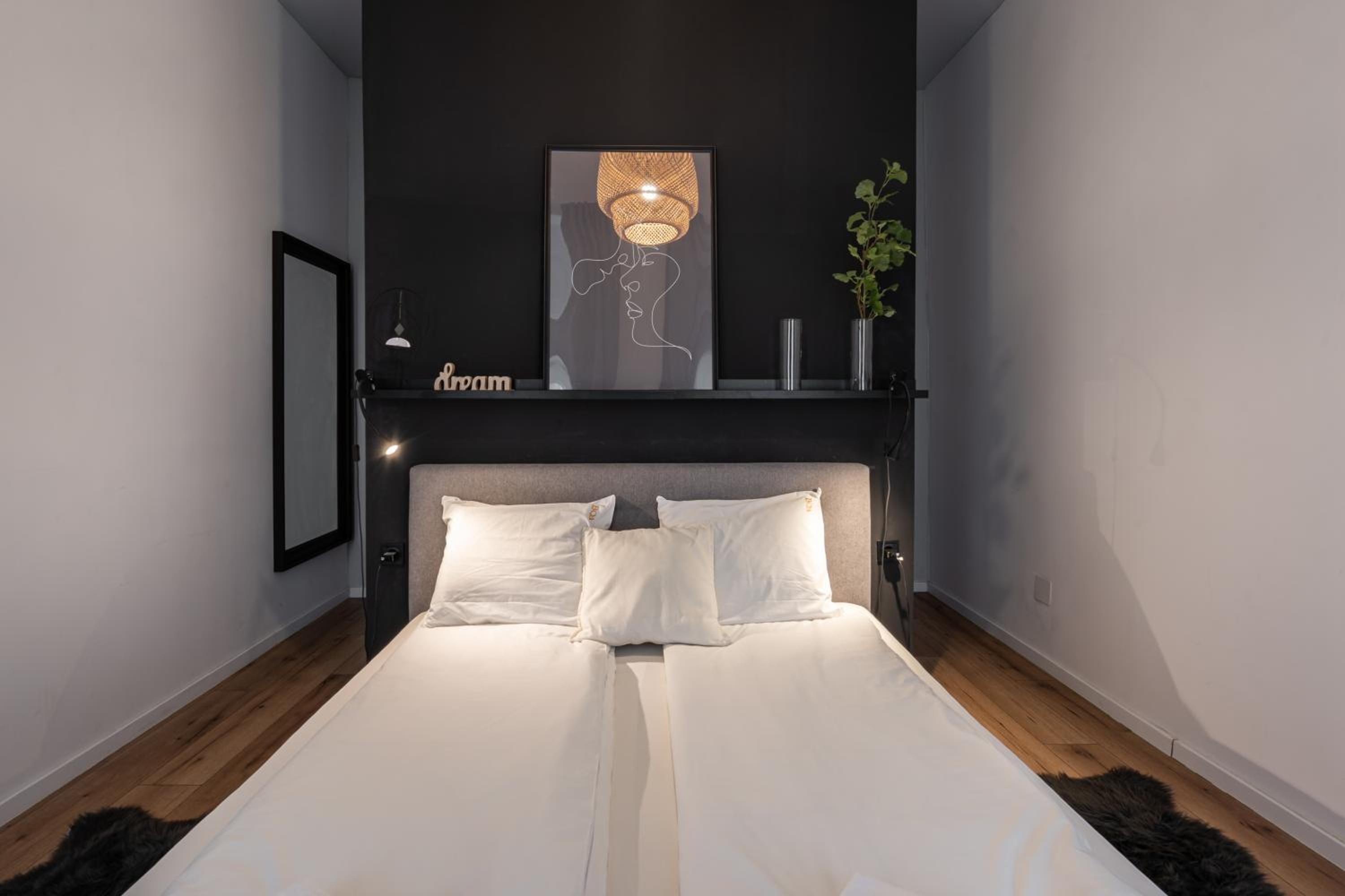 E32 - Oktogon Panorama Suite - Best Location - By BQA view 4