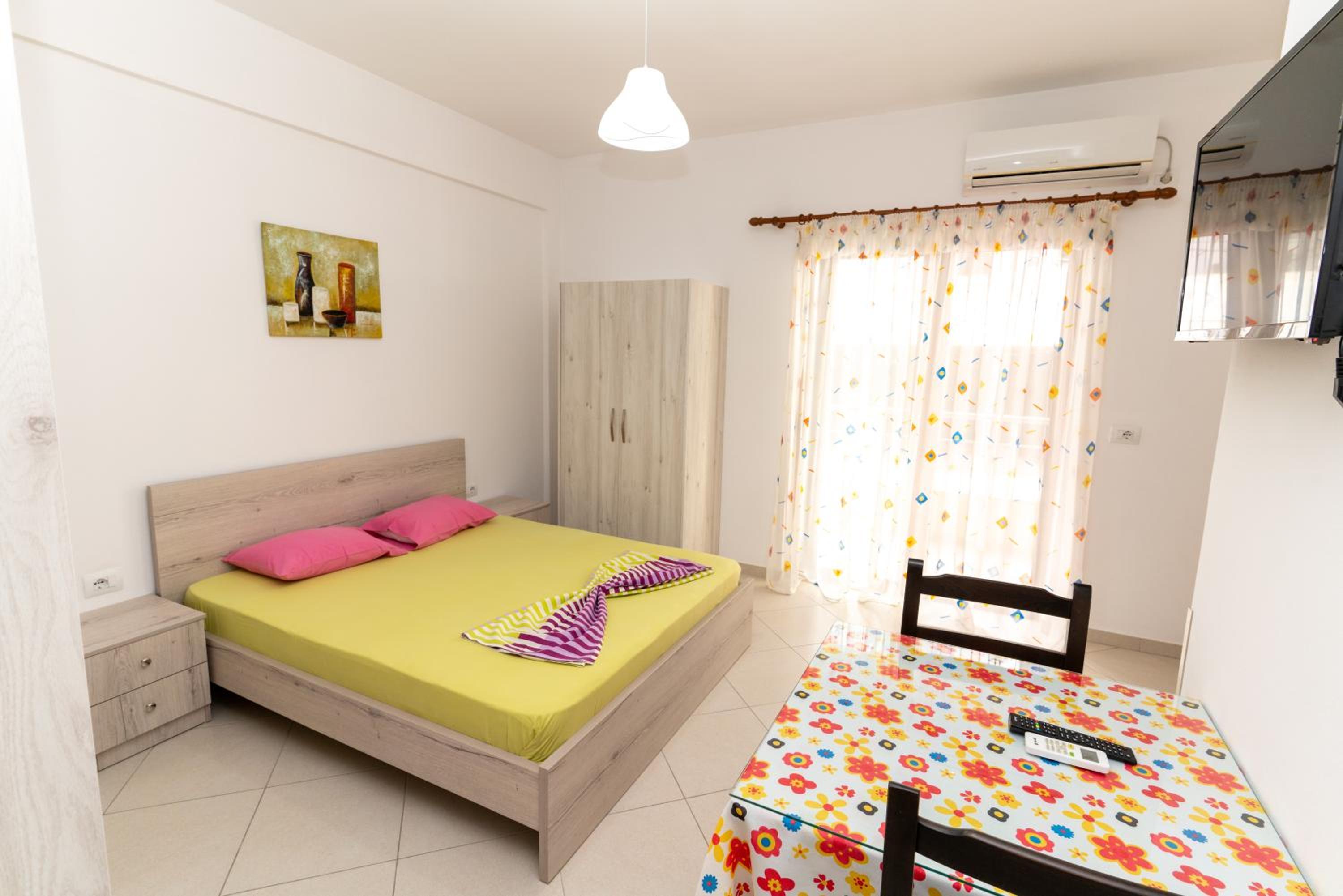 Sheme's Apartments
