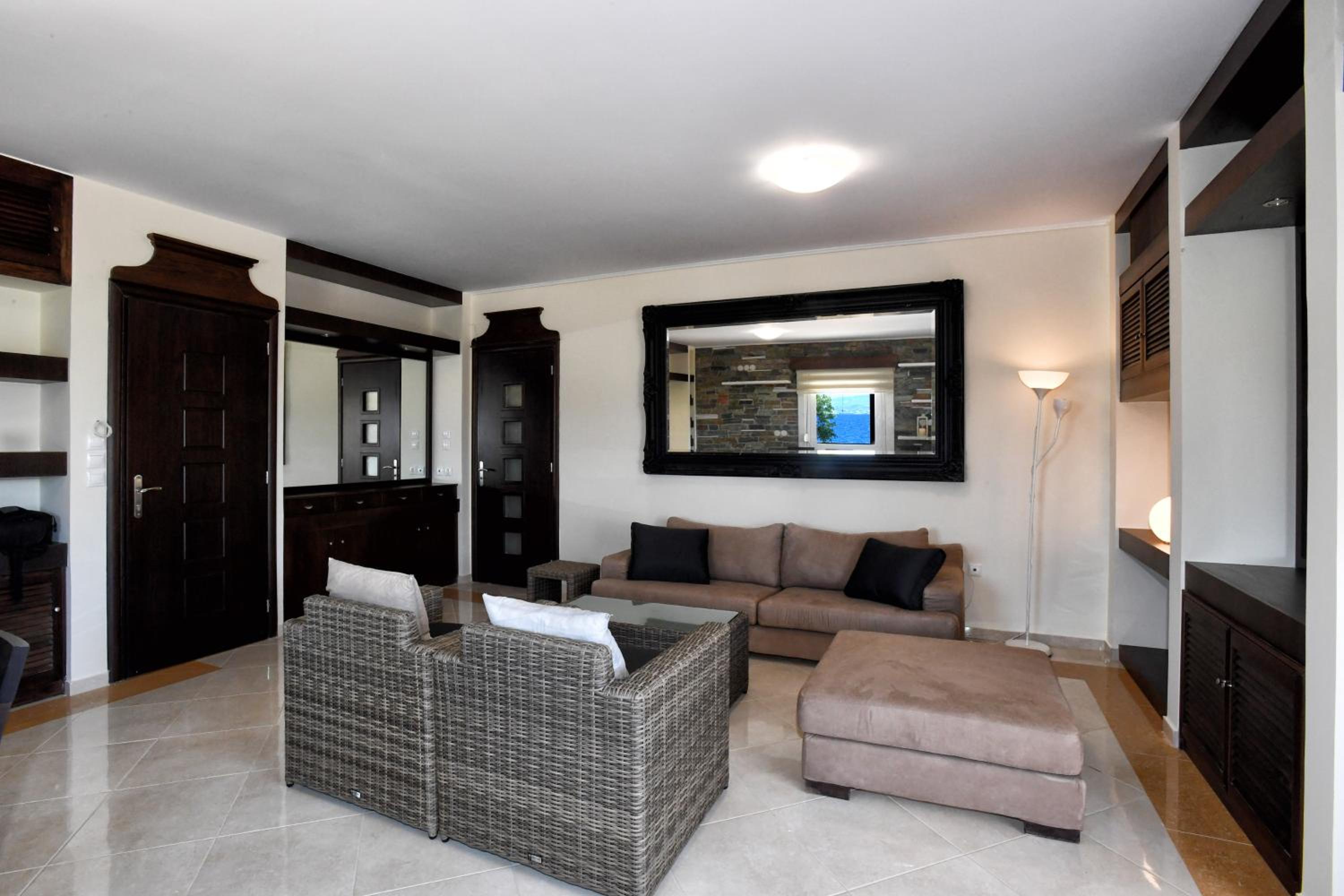 LIVAS Almyri seafront flat