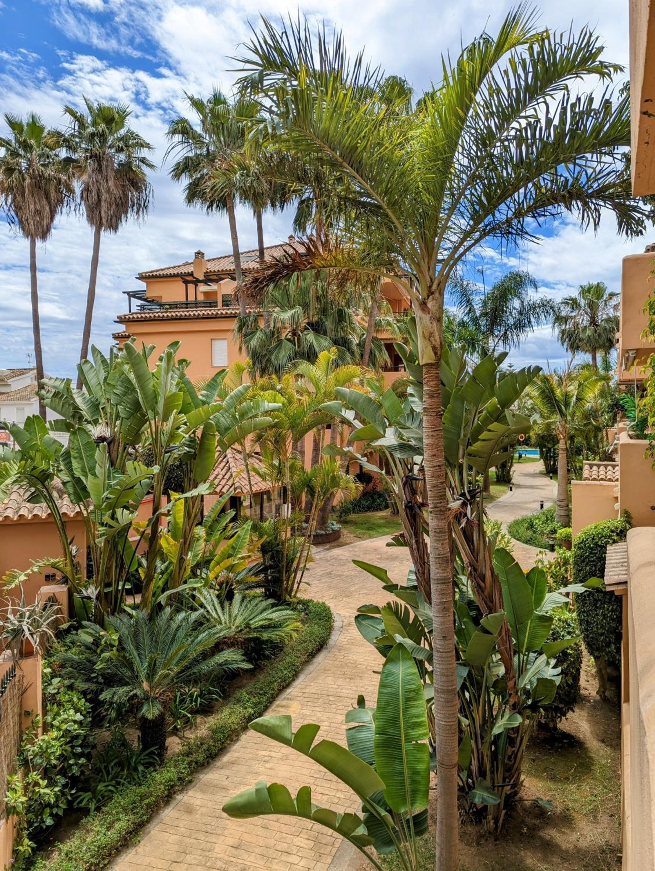 Marbella - Playa Alicate 2br holiday apartment view 4