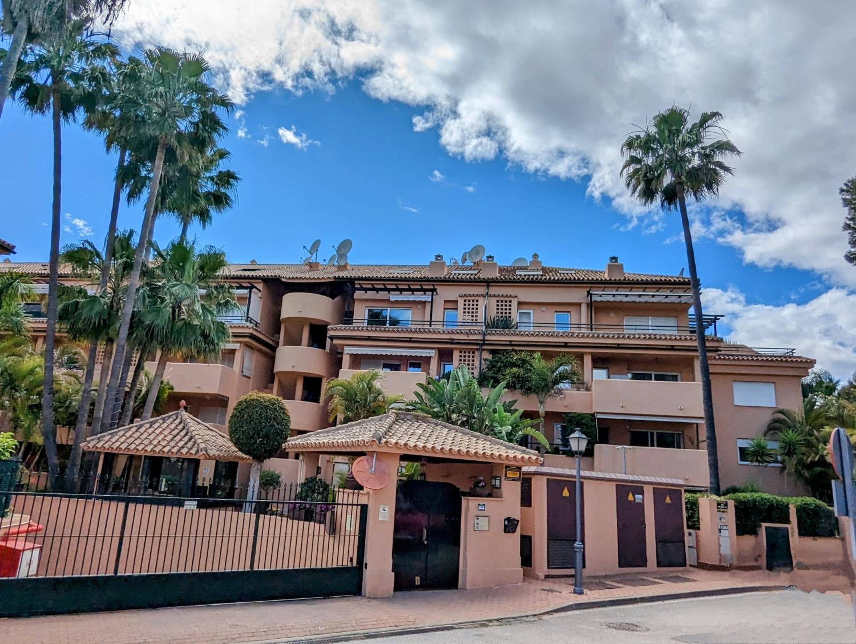 Marbella - Playa Alicate 2br holiday apartment view 2