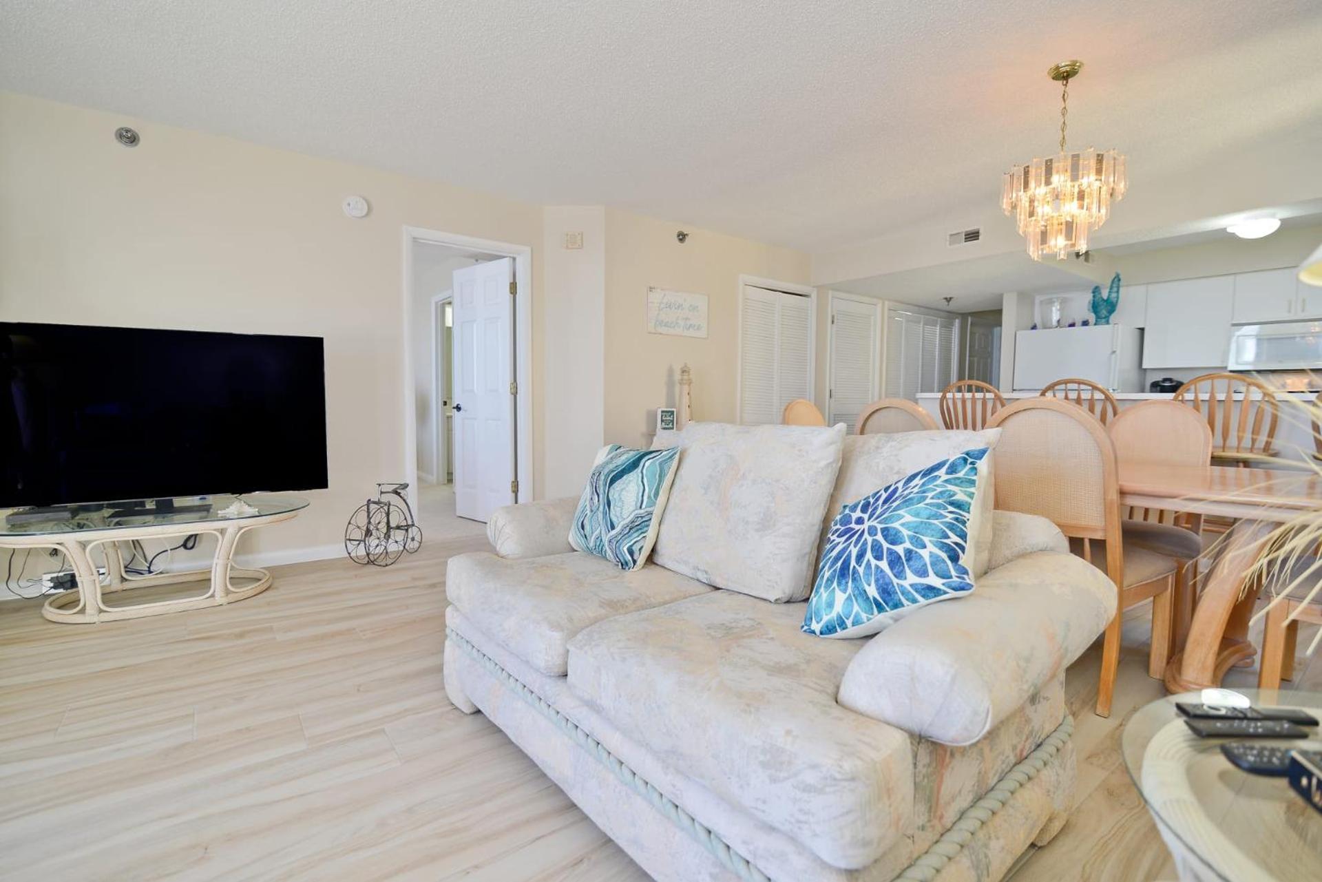 Huge Oceanfront End Unit Top Location with Pool view 5