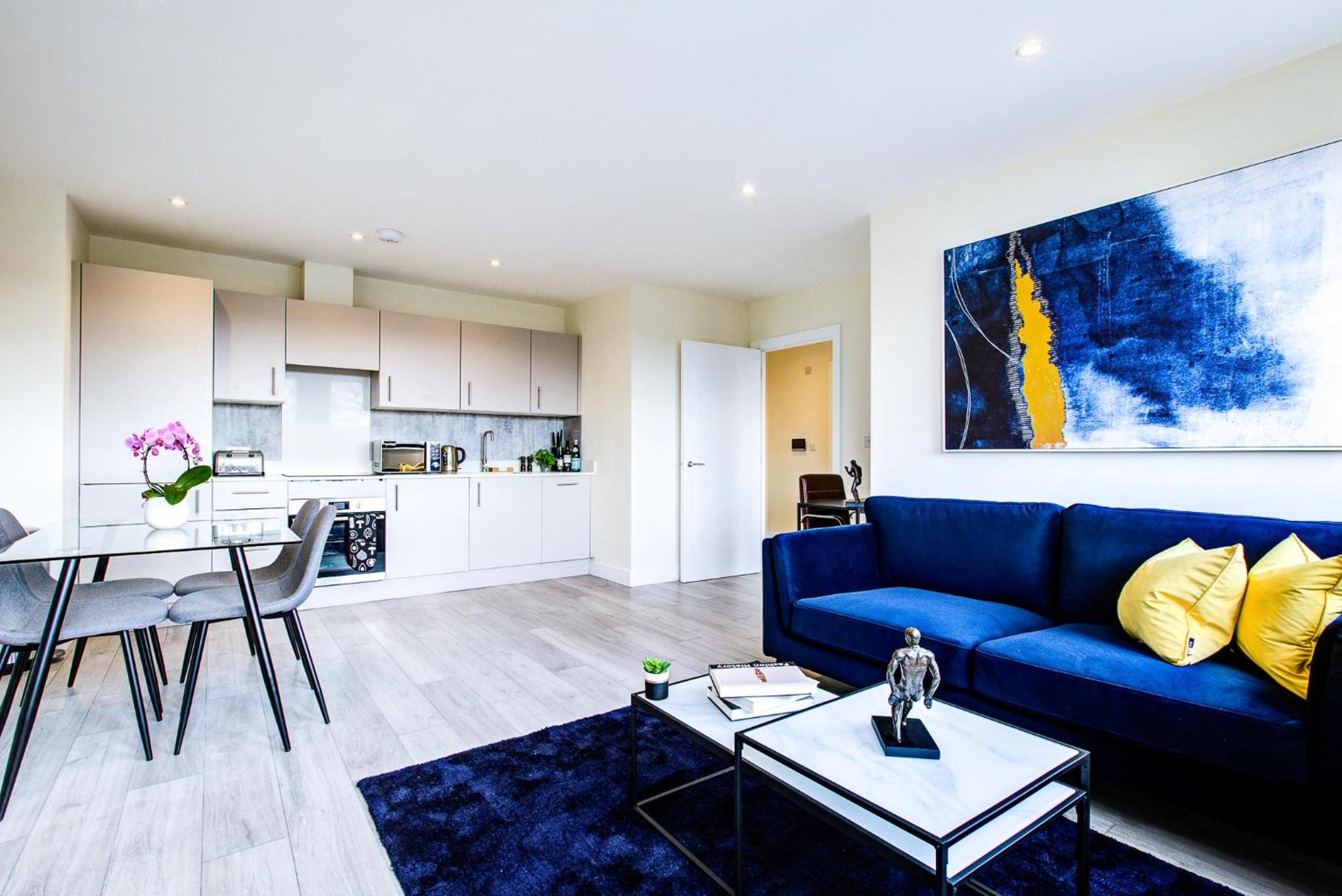 Hybrid Resi - London, Sutton, FREE on-site Car or Van parking view 5