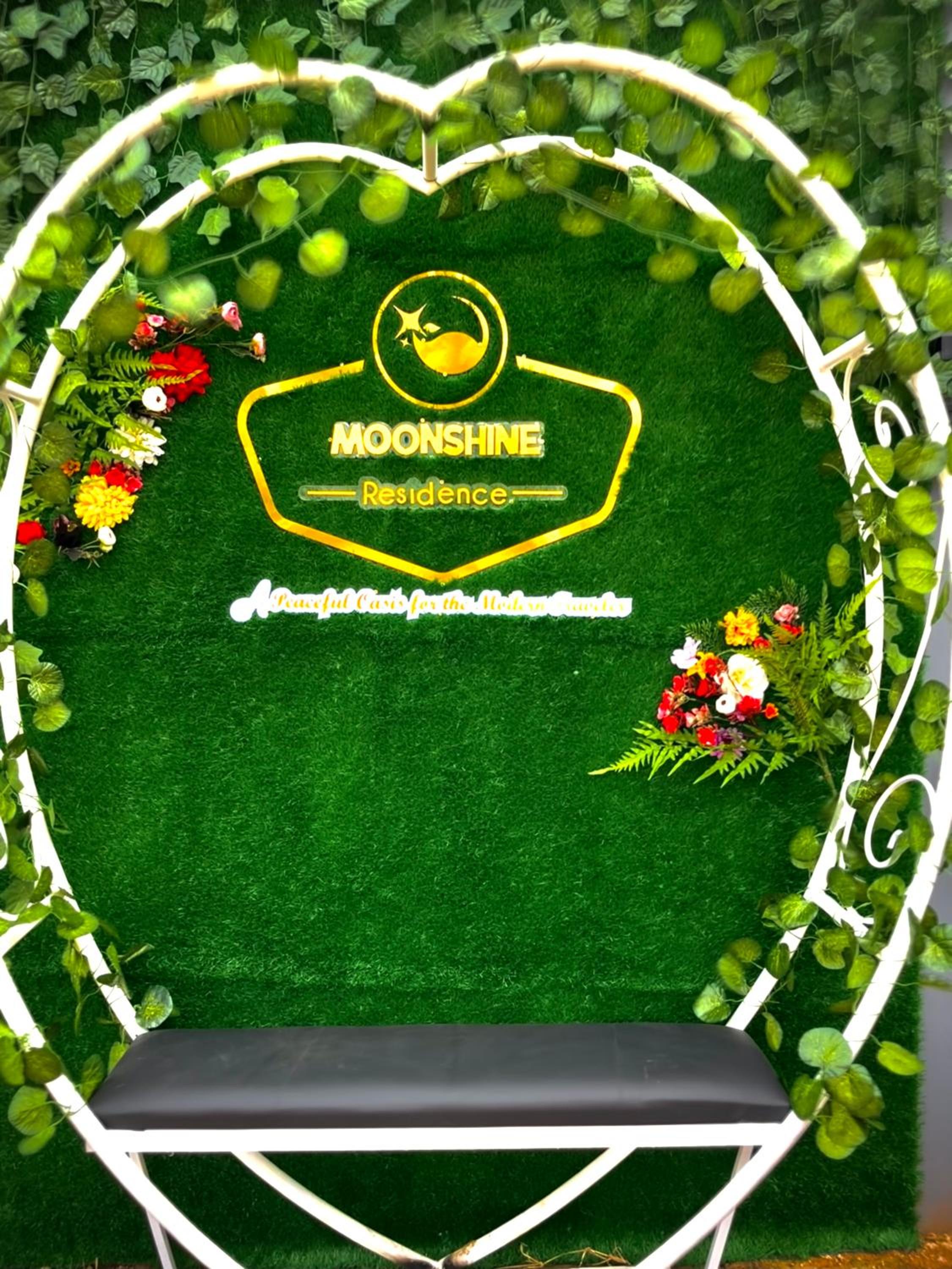 The Moonshine Residence-Royal