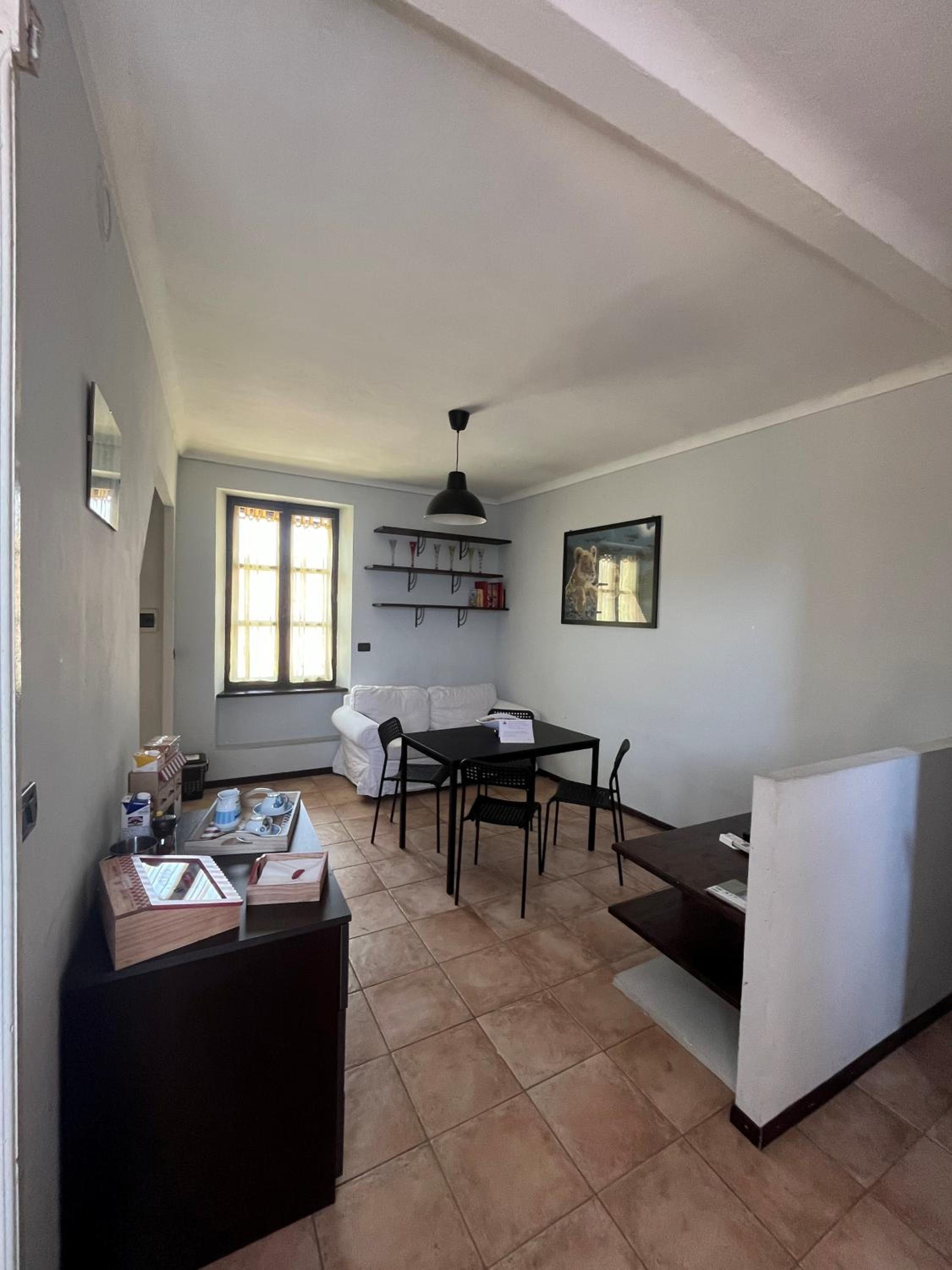 Host Civico 4 en Montafia — hotel room