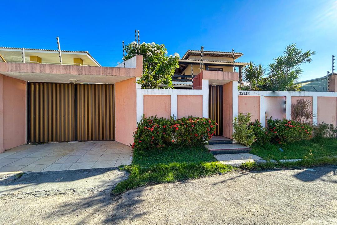 Casa com piscina e churrasq em Lauro de Freitas BA