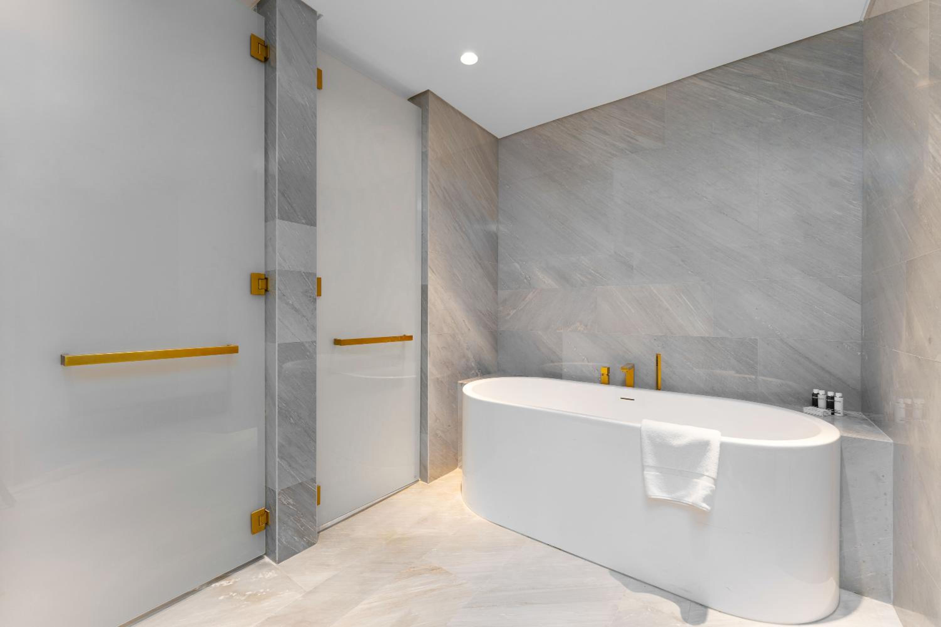 Maison Privee - Glamourous Apt with Sea Views at FIVE Palm