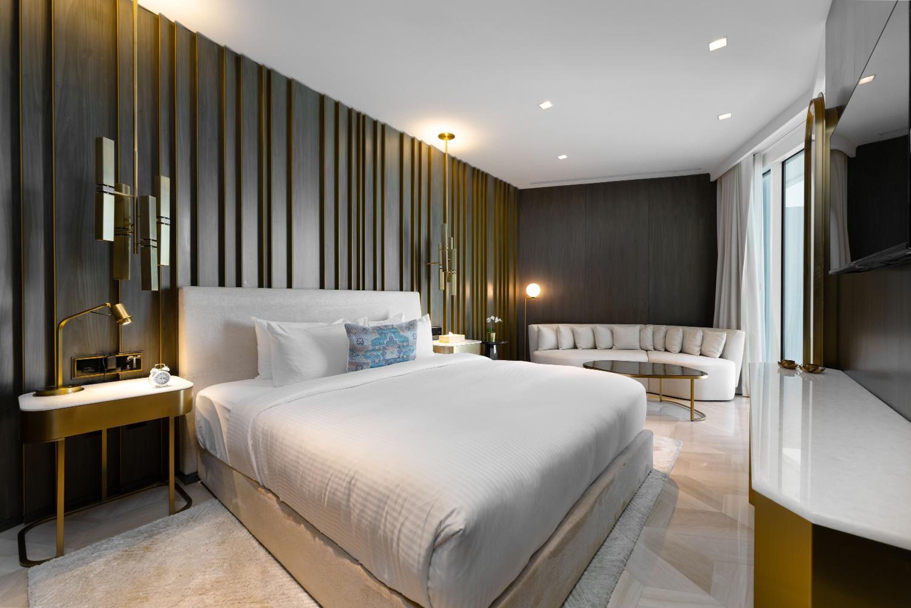 Maison Privee - Glamourous Apt with Sea Views at FIVE Palm
