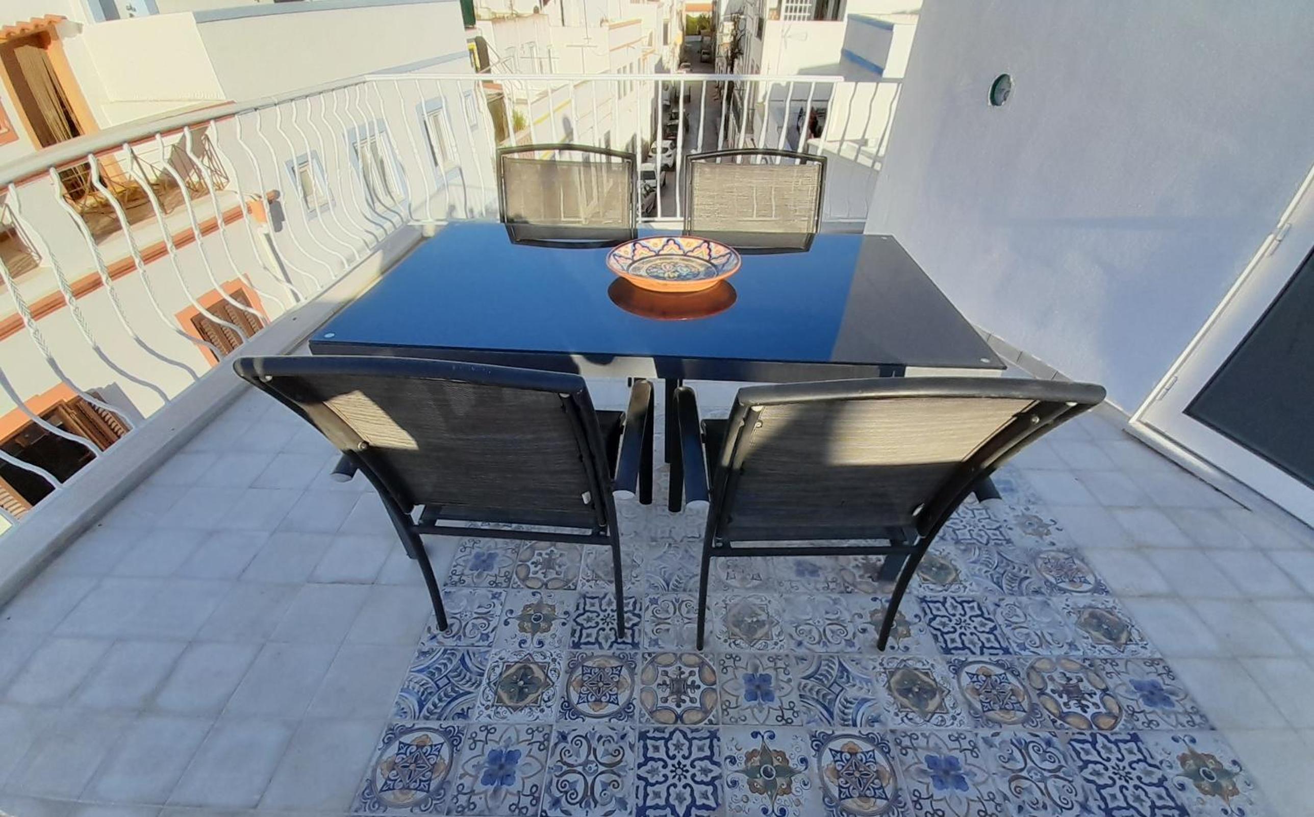 Casa Rosa Rooftop Terrace BBQ Walk to Marina view 5