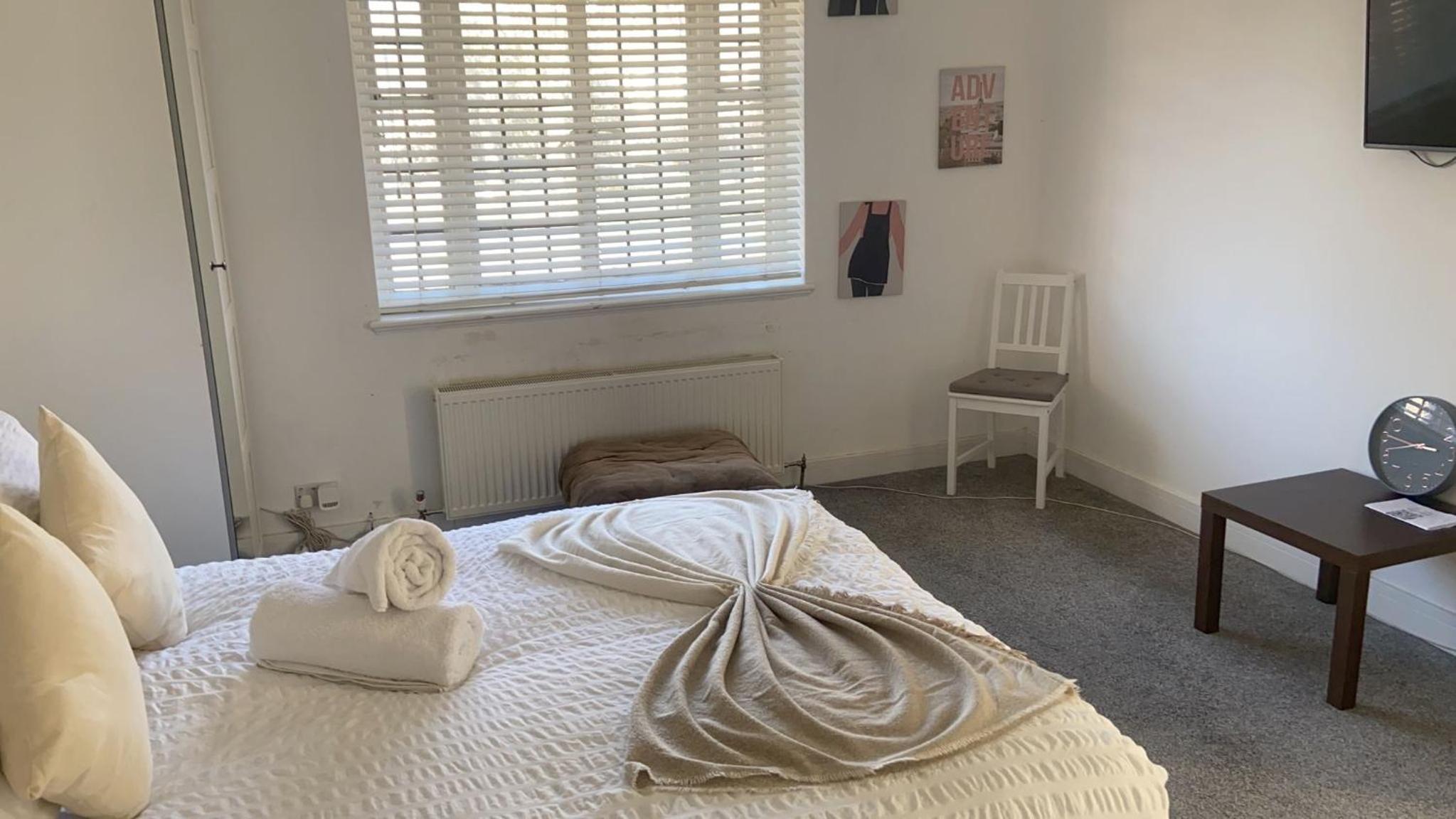 Great 5-Bedroom House in Thornton Road sleeps 14+