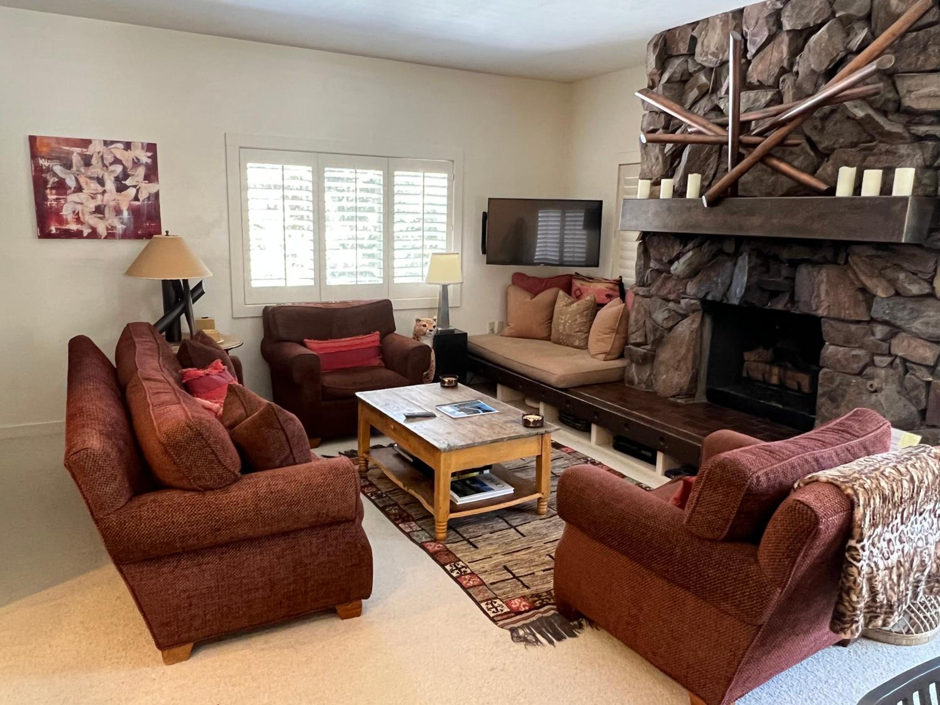 SV Wildflower Condo 3 Bed 3 Bath w SV INN pool access- No PETS! - Property Image 3