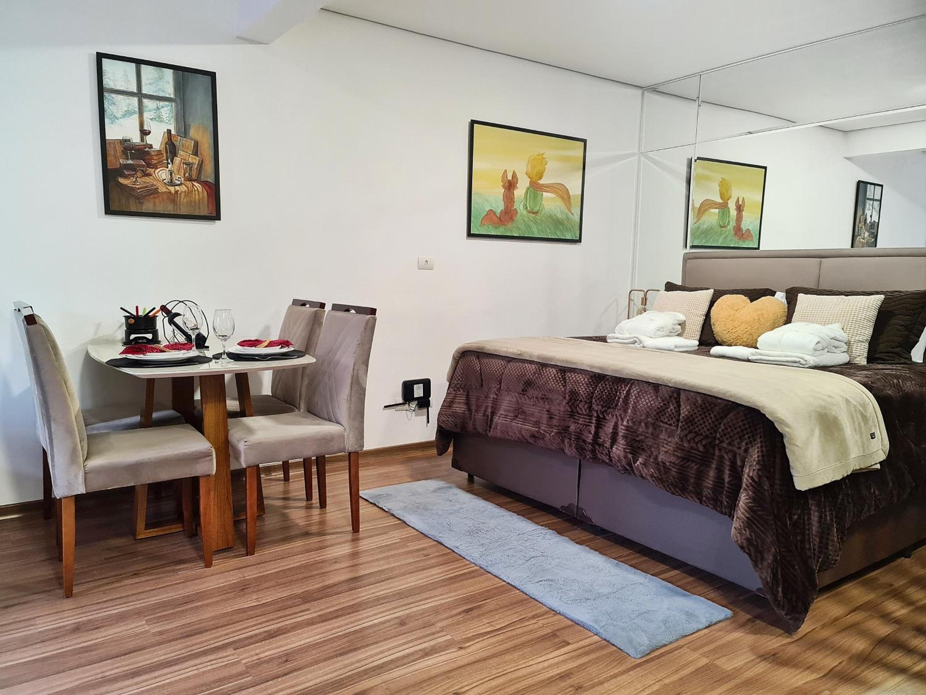Loft Cama King 3 min do centrinho by HospedaHost