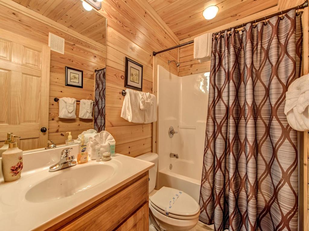 Misty Mountain Hideaway view 5