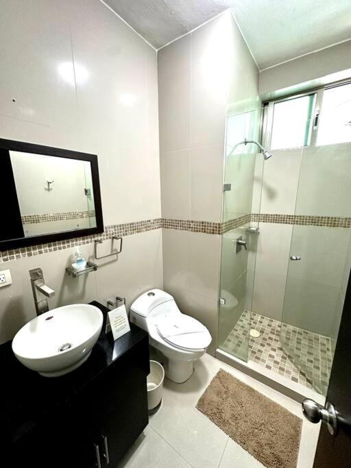 3BR Beautiful Condo with Pool Gym & Great Location