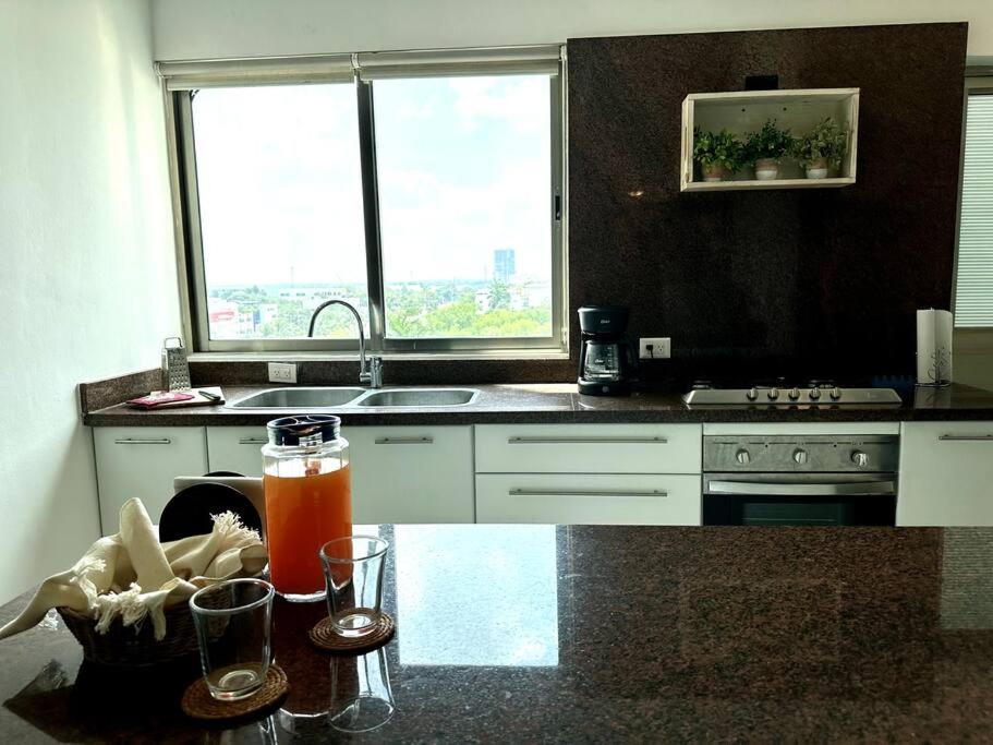 3BR Beautiful Condo with Pool Gym & Great Location