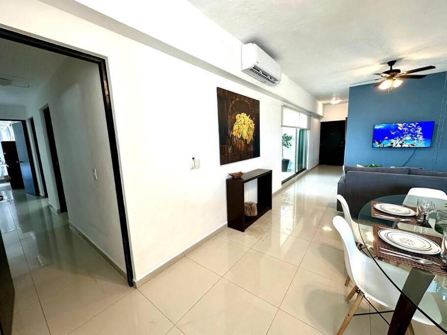 3BR Beautiful Condo with Pool Gym & Great Location