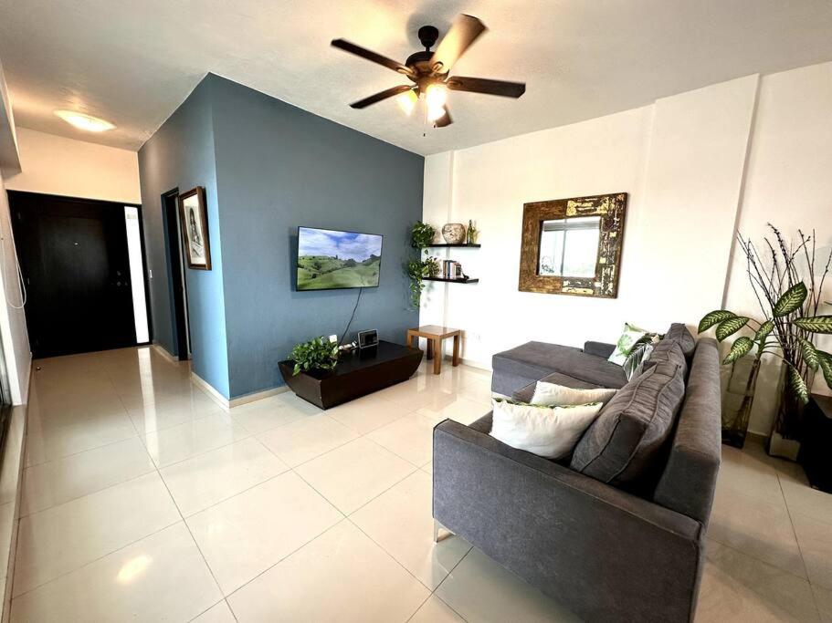 3BR Beautiful Condo with Pool Gym & Great Location