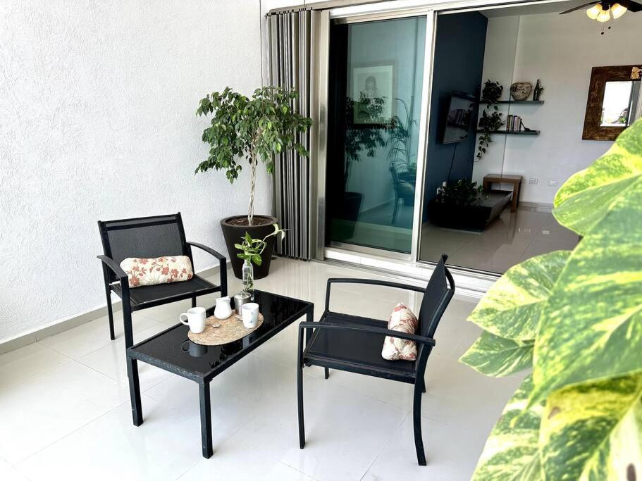 3BR Beautiful Condo with Pool Gym & Great Location