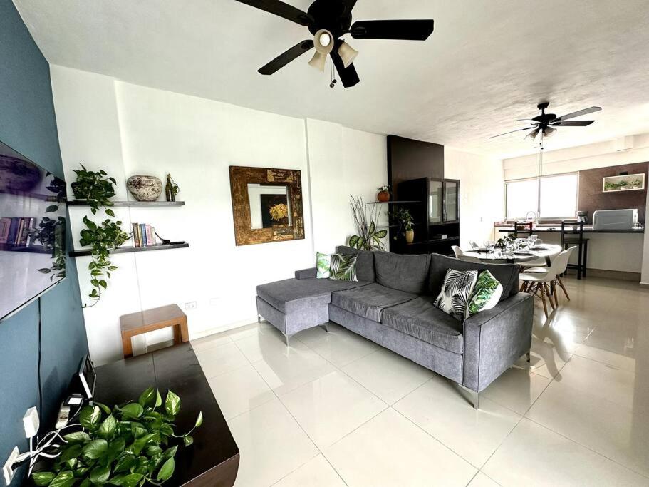 3BR Beautiful Condo with Pool Gym & Great Location