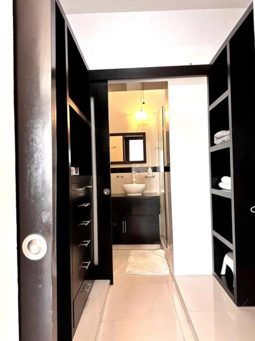3BR Beautiful Condo with Pool Gym & Great Location