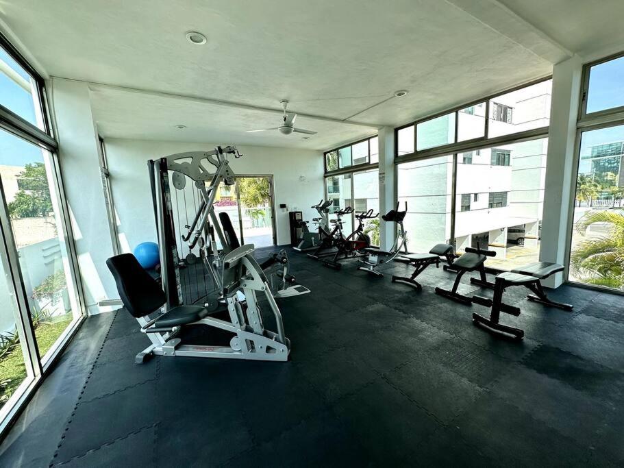 3BR Beautiful Condo with Pool Gym & Great Location