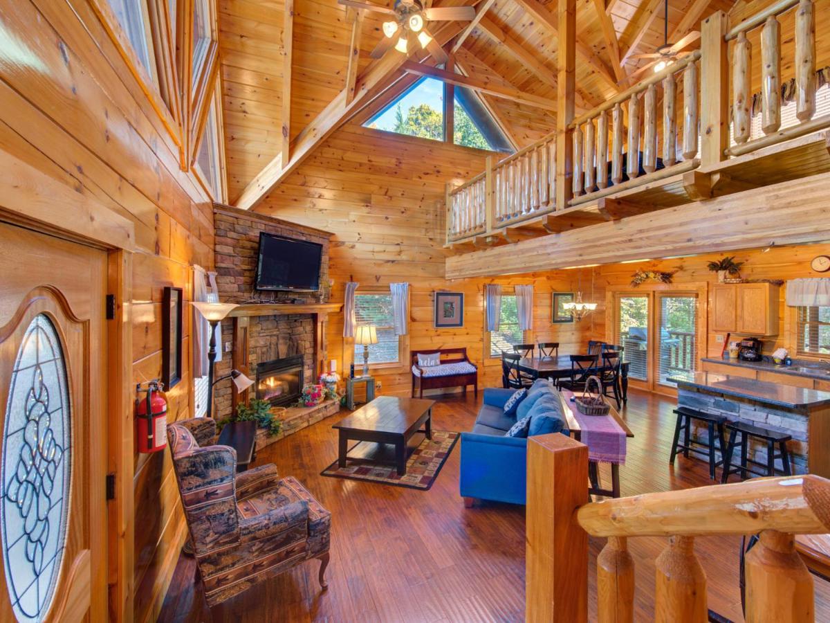 Moonlight Theater Lodge, 3 Bedrooms, Hot Tub, Pool, Sleeps 14 view 2