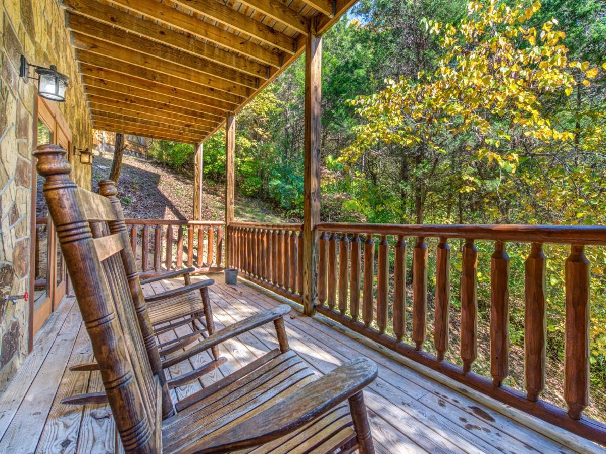 Moonlight Theater Lodge, 3 Bedrooms, Hot Tub, Pool, Sleeps 14 view 4