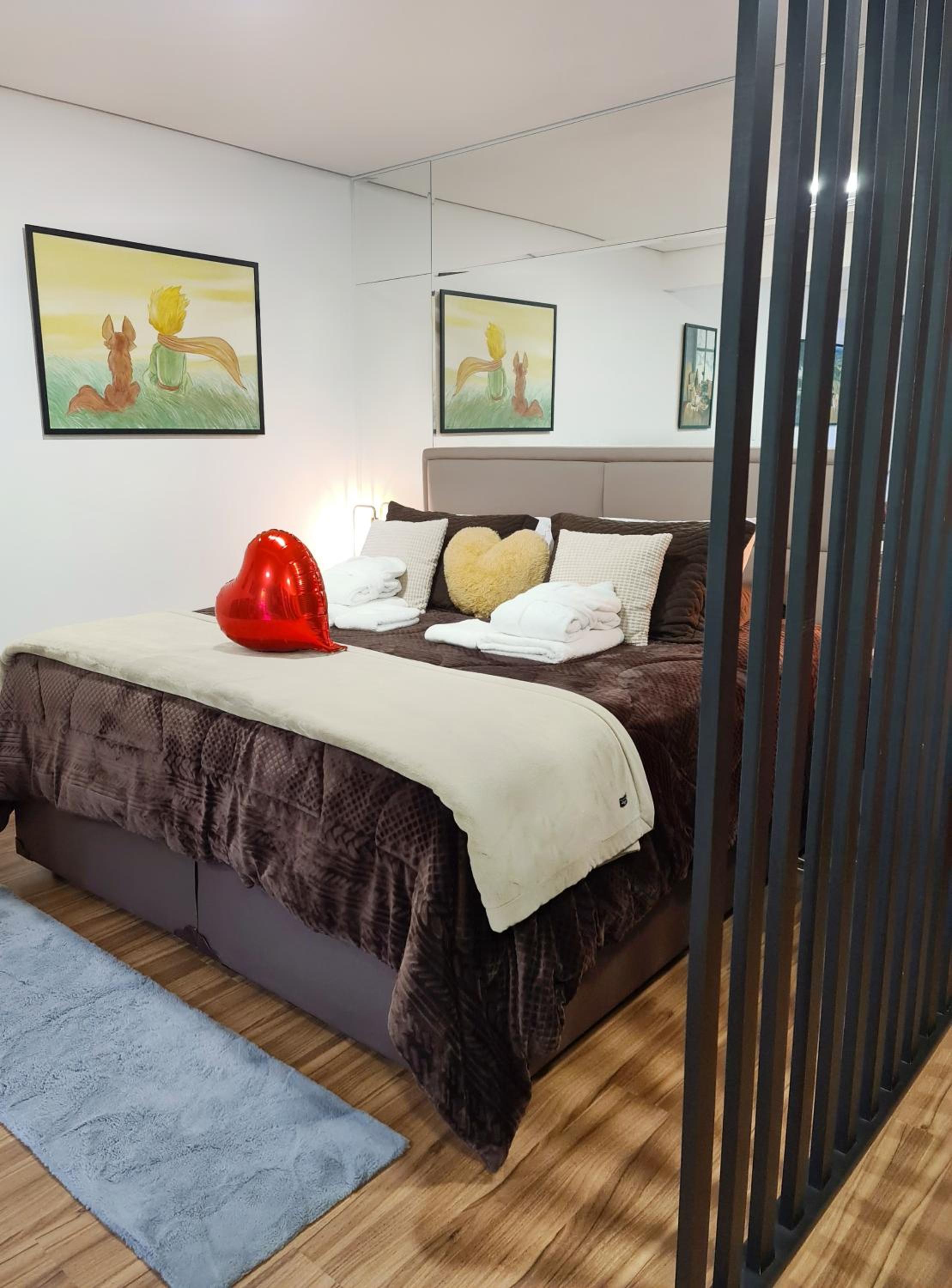Loft Cama King 3 min do centrinho by HospedaHost