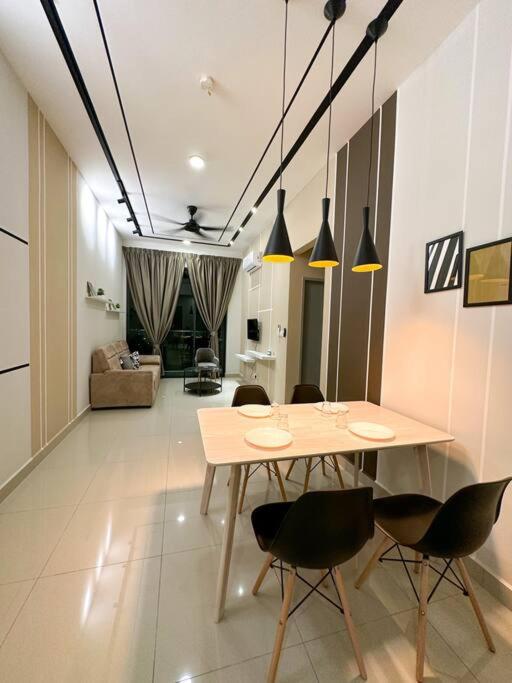 Cozy 2 BR Apartment w/ Pool Gym Wi-Fi & Work Space photo 3