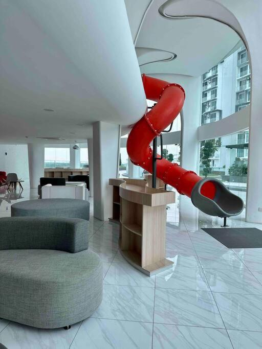 Cozy 2 BR Apartment w/ Pool Gym Wi-Fi & Work Space photo 7