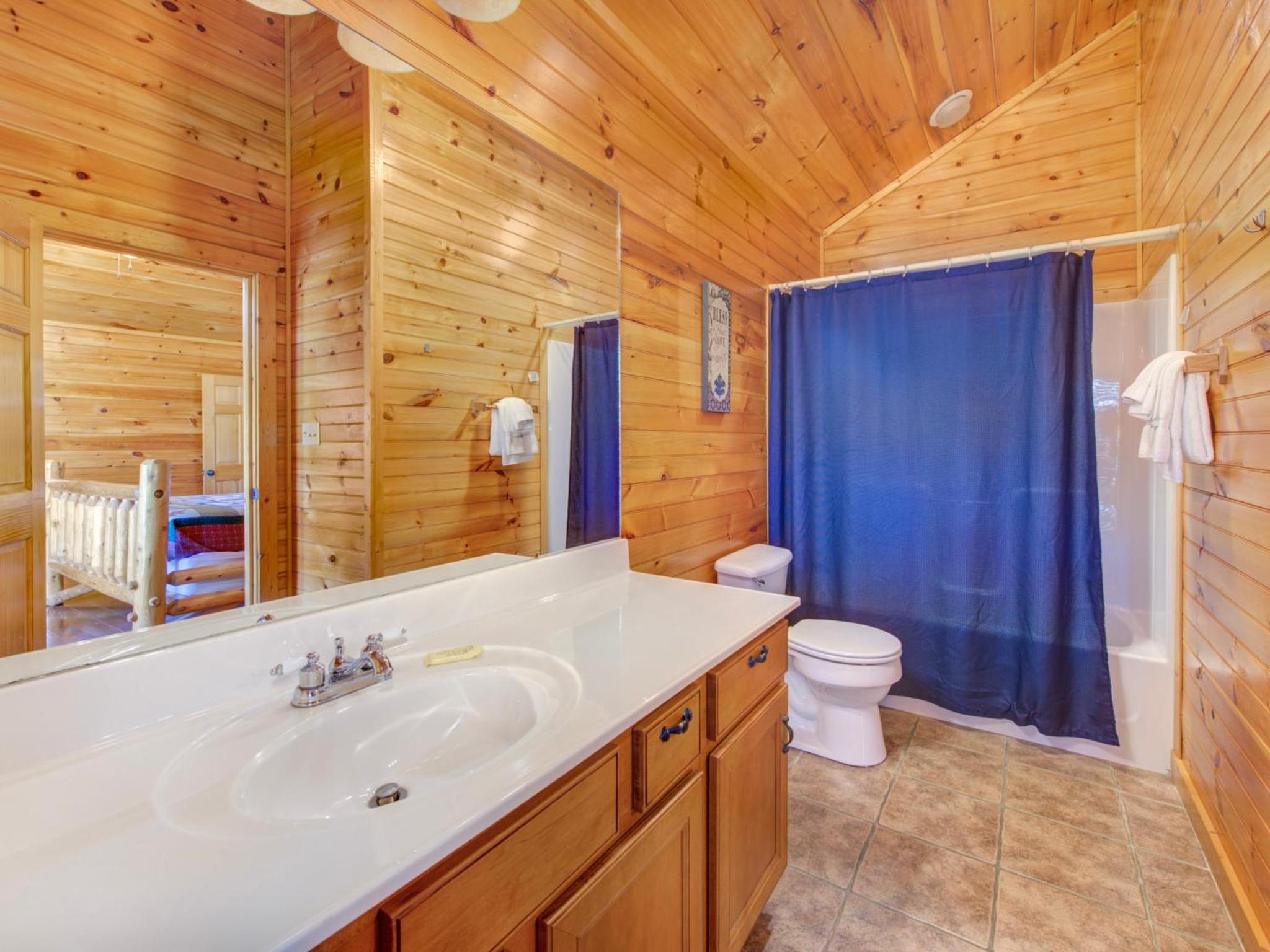 Family Ties Lodge view 3
