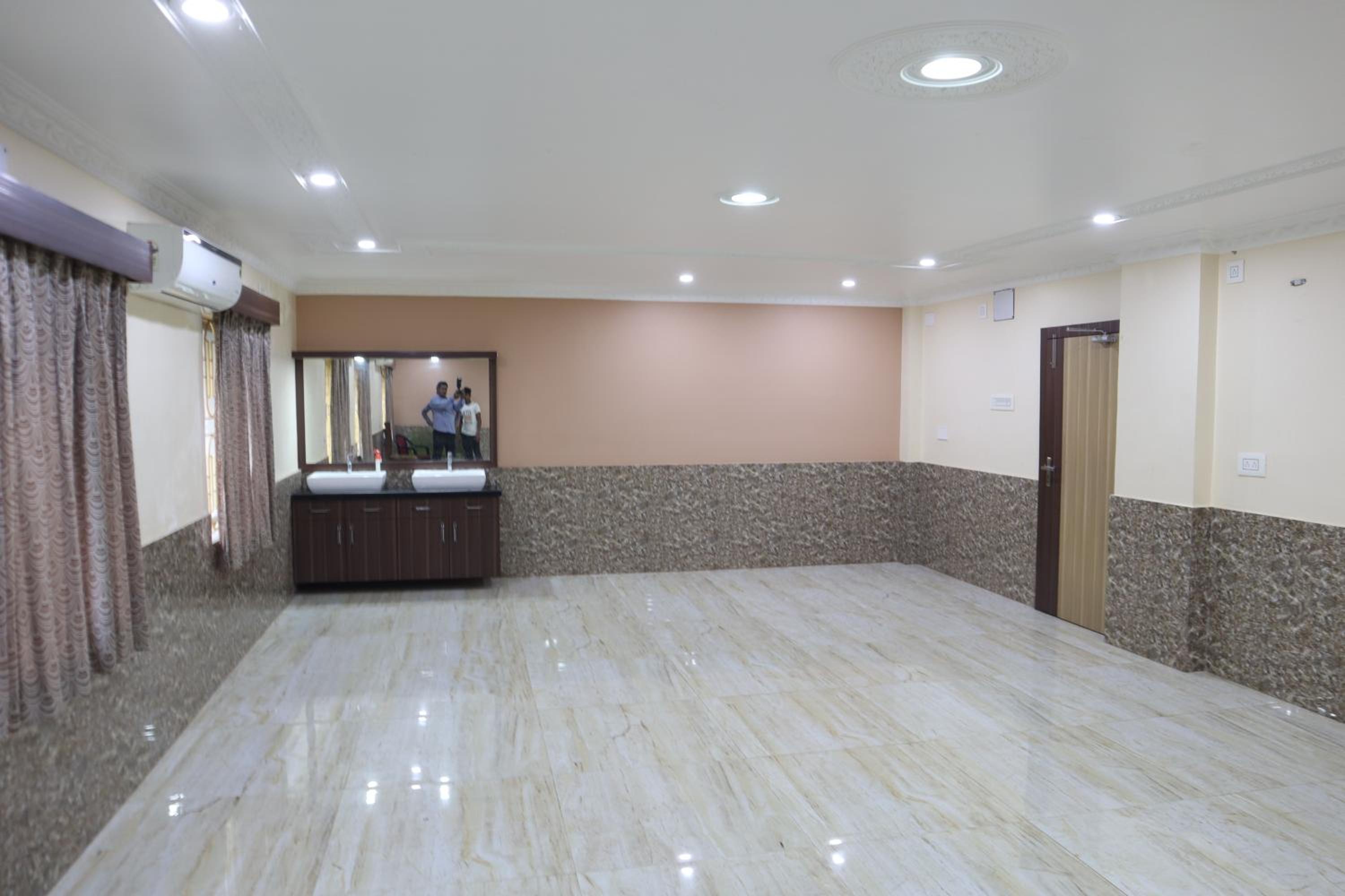 STAYMAKER Hotel Suraj - Only Indian Citizens Allowed