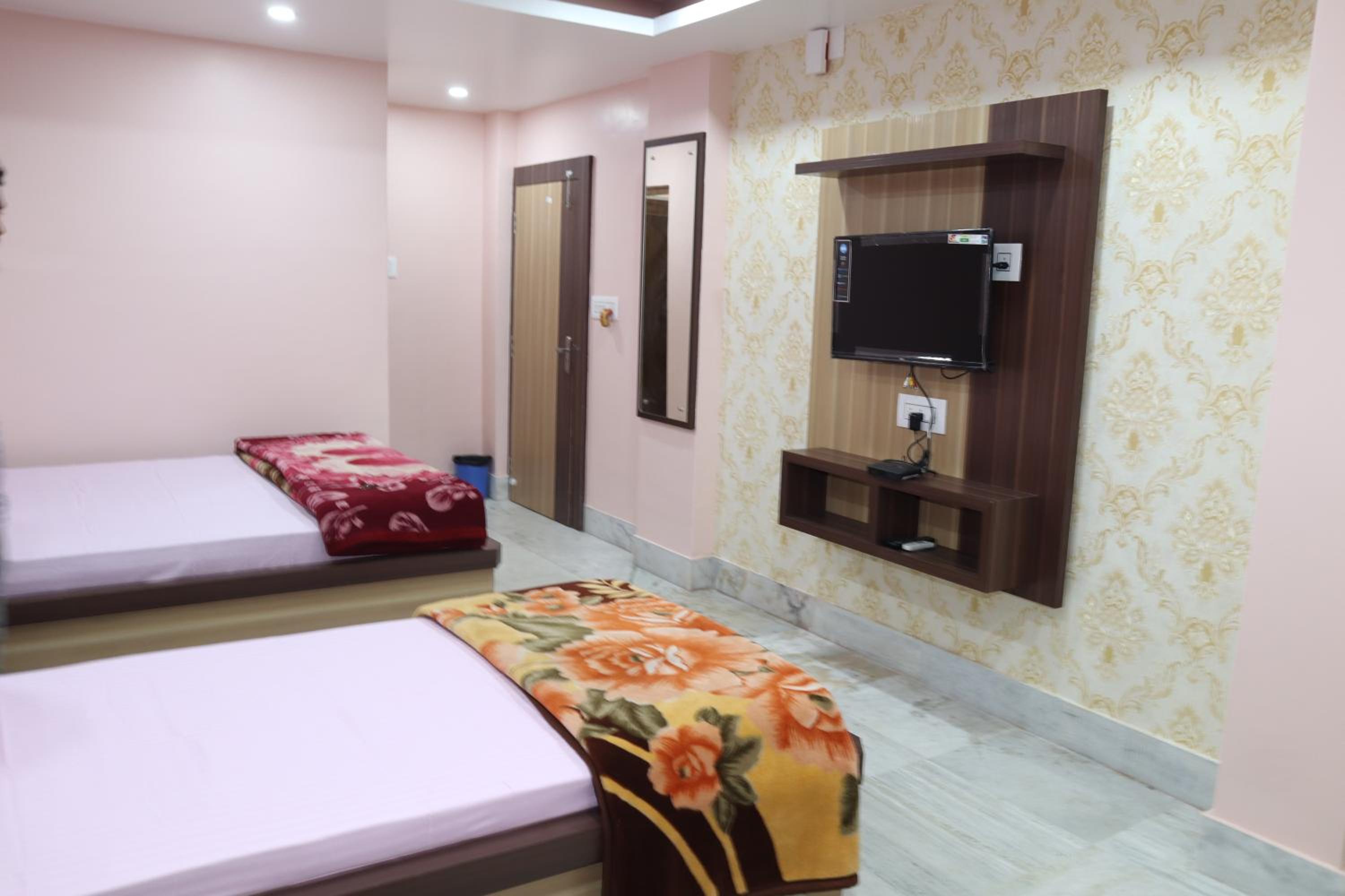 STAYMAKER Hotel Suraj - Only Indian Citizens Allowed