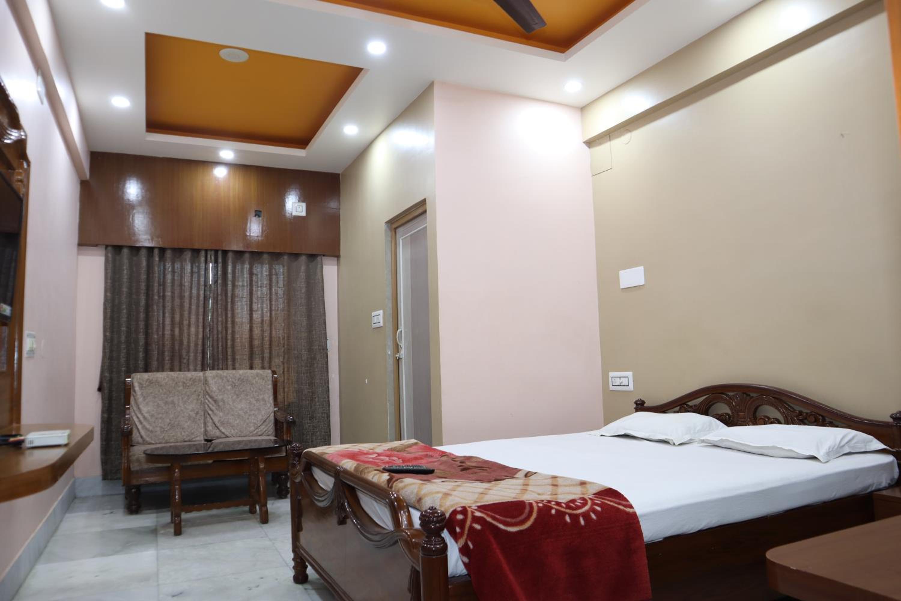 STAYMAKER Hotel Suraj - Only Indian Citizens Allowed