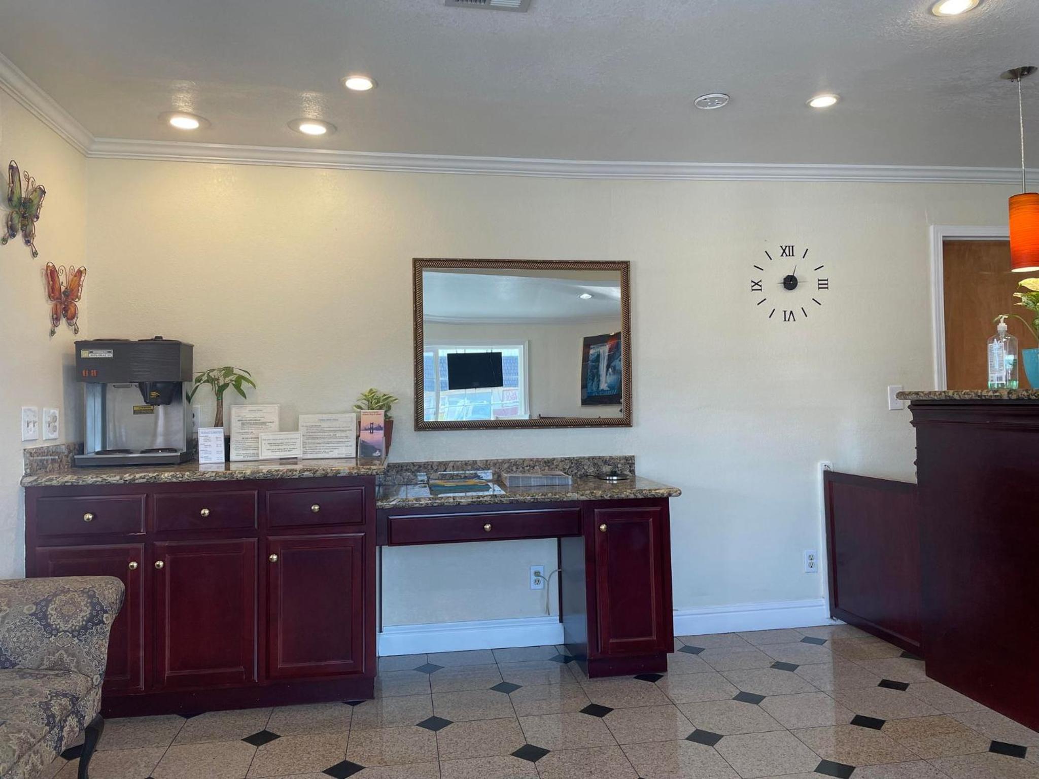 Holiday Motel Oakdale - Property Image 1