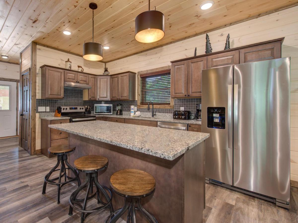 Matterhorn, 4 BRS, Pool, Hot Tub, Game Room, WI-FI, Sleeps 10 view 2