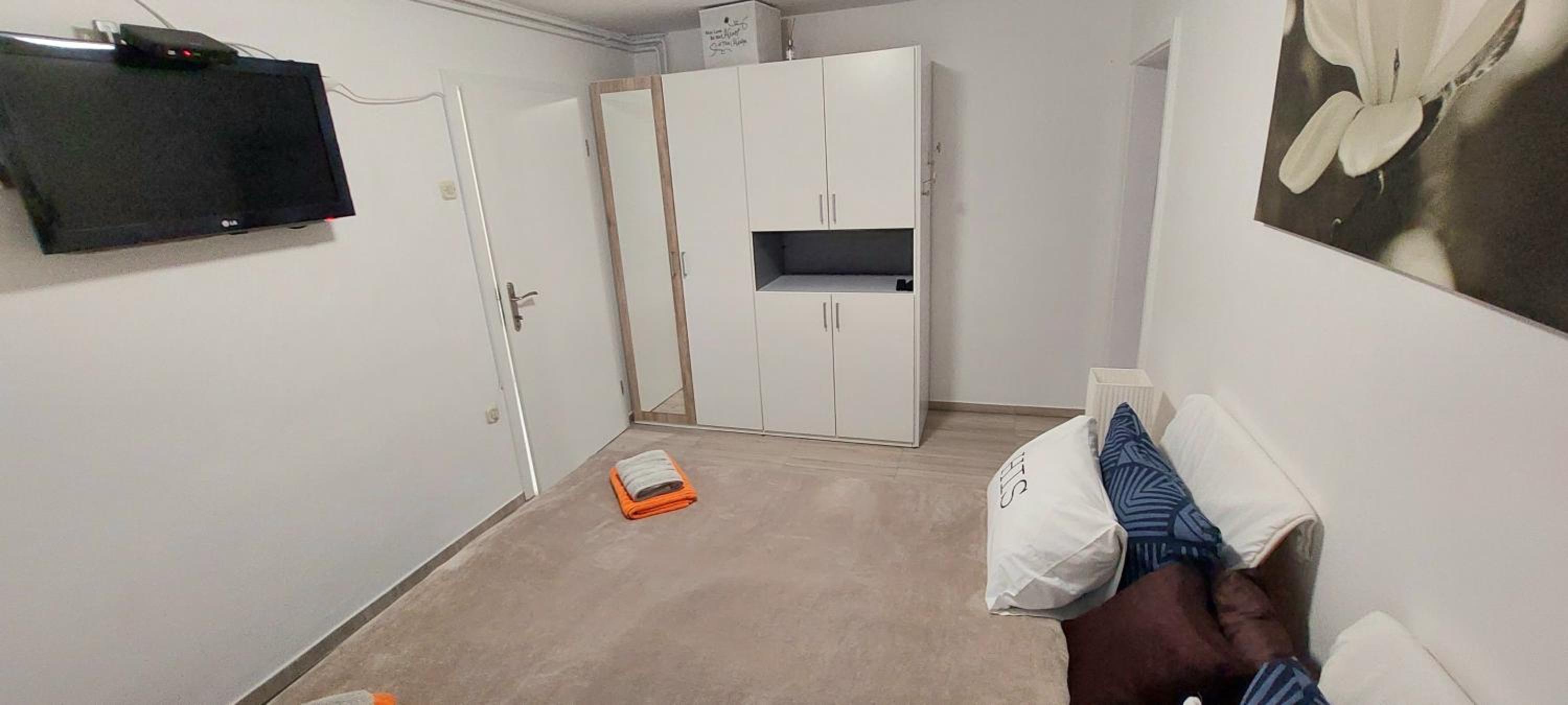 JO-MA apartma - SAFE parking view 2