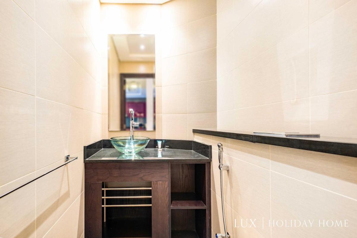 LUX Cayan Superior Suite 3 in Dubai Marina